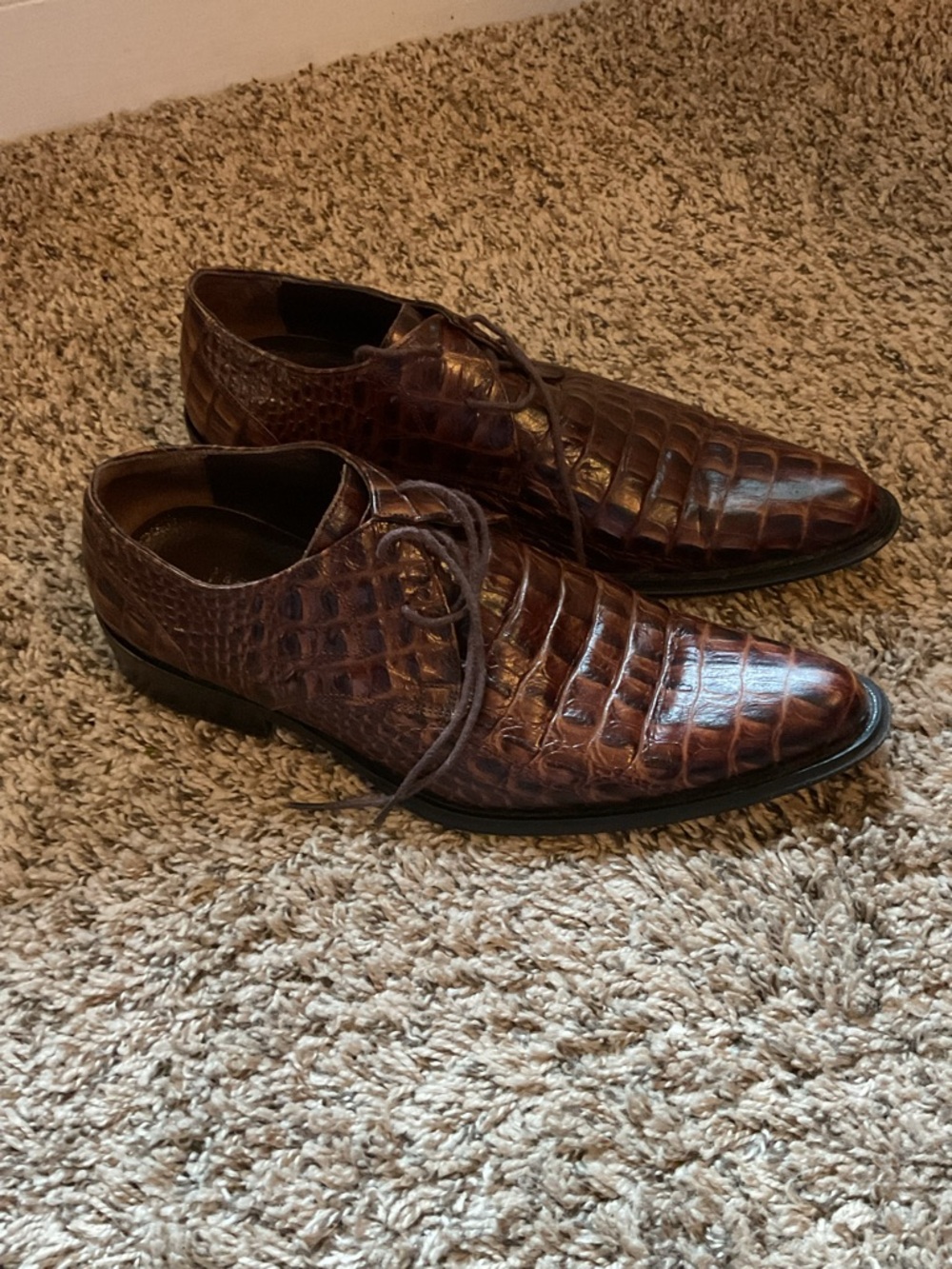 Men's Brown Croc-Embossed Leather Lace-Up Oxfords